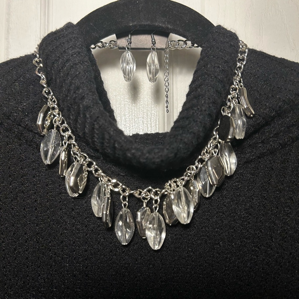 NWT Paparazzi Necklace and Earrings Set - silver and clear crystals